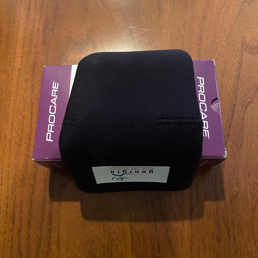 Procare elbow sleeve. Size medium.